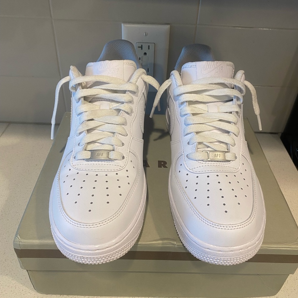 Men’s White Low Top Air Force 1’s Sz 8.5